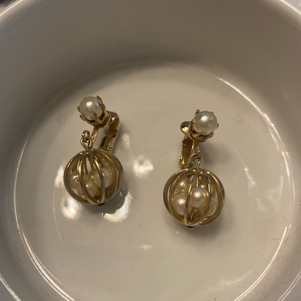 VINTAGE 40s caged pearl earrings